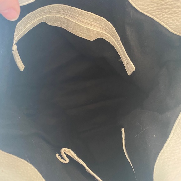 Kenneth Cole Large Tote - Picture 7 of 9